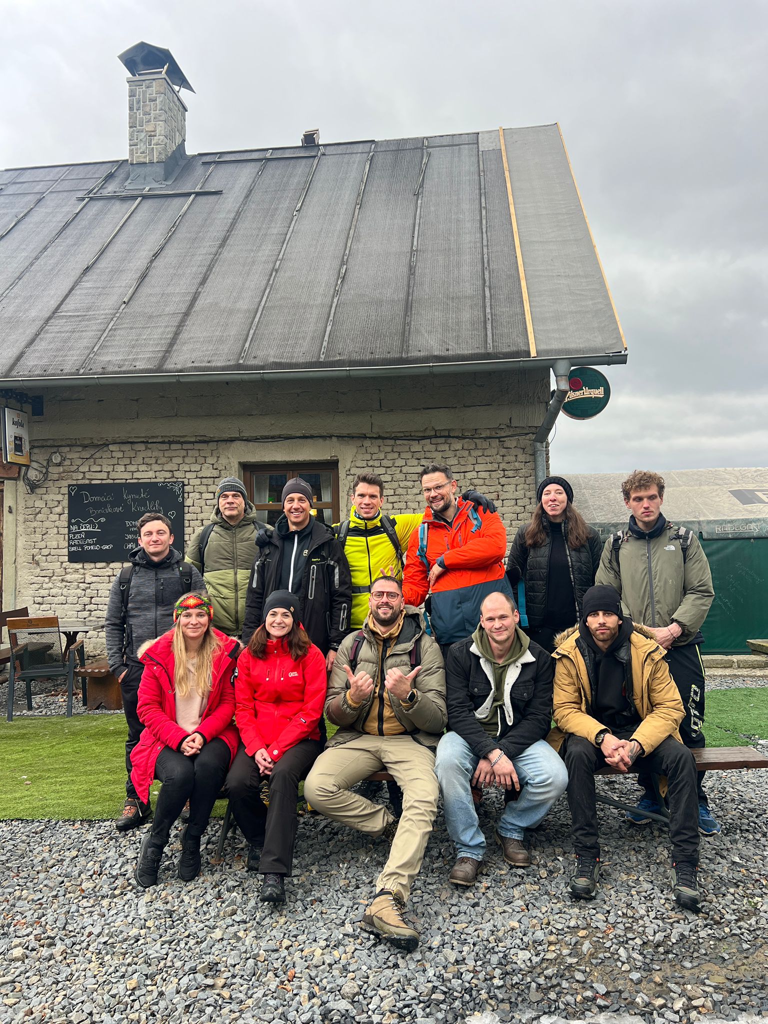 Vánoční večírek jsme letos pojali trochu netradičně výšlapem na hory